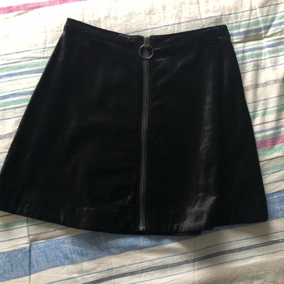 HP ✨ FP Black Velvet Zip Front Mini Skirt Size 2 - Picture 3 of 4